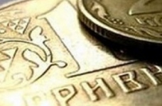 Кабмін обіцяє поступово збільшувати оклади бюджетникам