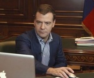 Президент Медведєв: українських міністрів необхідно перевірити на уміння користуватися комп'ютером