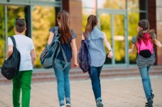 МОН не буде забезпечувати школи масками і антисептиками