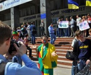 Донецькі студенти продемонстрували негативне ставлення до Табачника