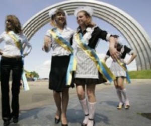 Сьогодні й завтра в Україні останній дзвінок