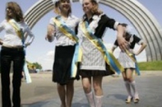 Сьогодні й завтра в Україні останній дзвінок