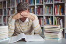 МОН: питання підвищення рівня оплати освітян є проблемним