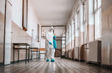 Школи зможуть працювати в «червоних» зонах