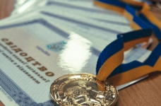 МОН не планує збільшувати вагу атестата при вступі