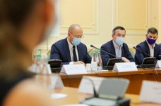 В уряді кажуть, що готові допомагати молоді