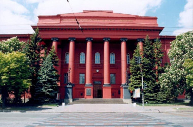 КНУ запровадив карантин на два тижні 