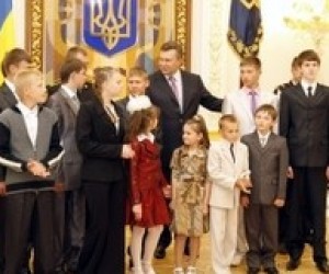 Президент нагородив дітей, які проявили героїзм, рятуючи життя людей