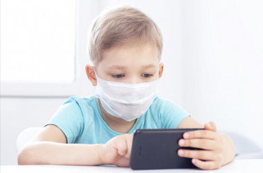Перебування дітей перед екранами на карантині зросло на 500%