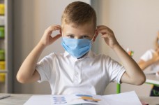Місцева влада зможе закупити маски для шкіл