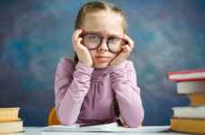 МОН просить вчителів не перевантажувати дітей