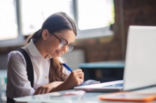 Дівчат запрошують відвідати технологічні компанії