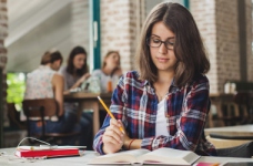 Європейський університет чекає на учнів та студентів