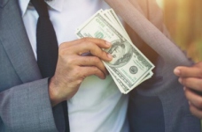 У Києві розкрили схему вимагання хабарів за іспити