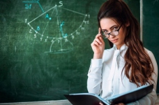 Владі пропонують застосувати коефіцієнт 1,5 для зарплат освітян