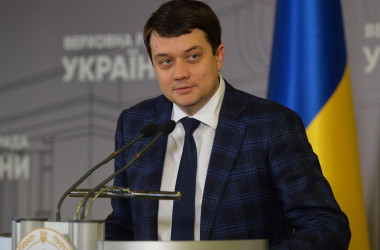 Разумков критикує наміри уряду скоротити видатки на освіту