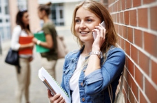 Комітет ВР не схвалив ідею про заборону телефонів у школах