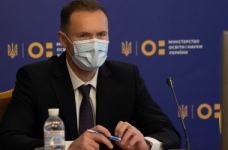 МОН планує працювати над підвищенням зарплат освітян