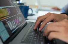 Як увійти в ІТ: курси, самоосвіта, стажування, профільна освіта