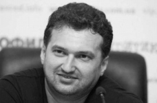 О. Голобуцький: держава перевантажила свої обов'язки на батьків 