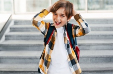 У МОН обіцяють повернути дітей за парти