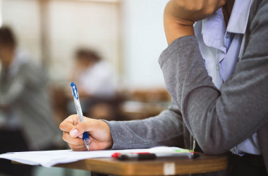 Київ відновлює навчання в усіх школах і класах