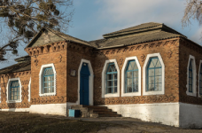 Чи потрібно закривати малі сільські школи?