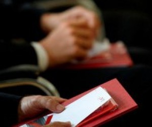 Чиновників можуть зобов'язати вивчити іноземні мови