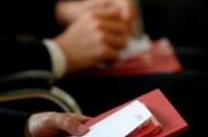 Чиновників можуть зобов'язати вивчити іноземні мови