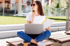 Випускникам радять реєструватися для участі в ЗНО