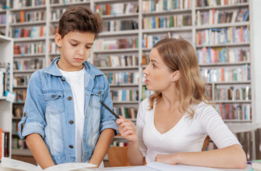 Учителя можуть звільнити за аморальний проступок і булінг