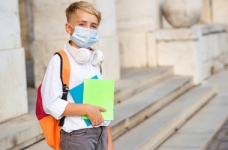 У Києві поки не знають, коли учні повернуться за парти