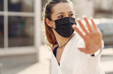 За відсутність маски штрафуватимуть не одразу