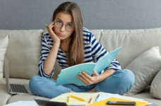 Учнів 8-11 класів запрошують написати «Антитвір»