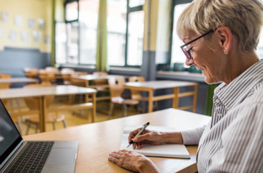 Профспілка виступає за відновлення прав учителів-пенсіонерів