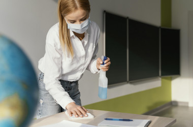 В Києві вакцинували першу тисячу вчителів