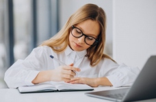 Учні 5–9 класів проводять сидячи 10 годин на добу