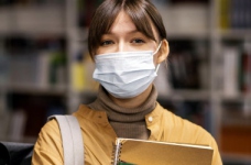 Маска є обов’язковою для входу до пункту тестування