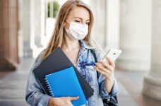 Учасникам ЗНО варто взяти ручки та маски