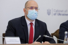 Шмигаль доручив вчасно виплачувати зарплати освітянам