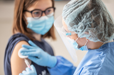 Щеплені освітяни не отримають преференцій, – санлікар