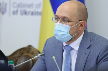 Шмигаль також заявив про важливість вакцинації освітян