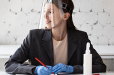 Чи використовуєте ви захисний щиток на уроці?