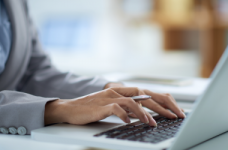 Розпочались тендери із закупки ноутбуків для вчителів