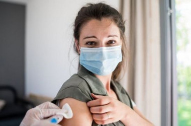 У школах Києва вакциновано понад 80% педагогів