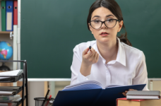 Освітян, які не щепляться впродовж місяця, відсторонять від роботи