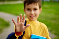 МОН рекомендує школам розпочати канікули