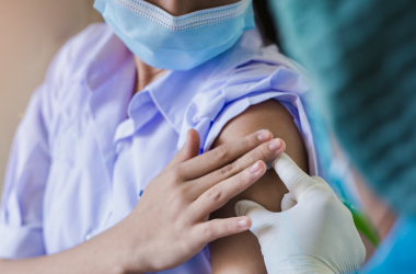 У МОЗ визнали доцільність вакцинації школярів від COVID-19