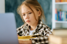 Більше половини шкіл працює дистанційно