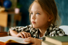 Уряд наполягає на відкритті всіх закладів освіти